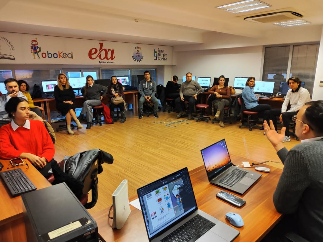 İzmir’de Eğitim Yöneticilerine Yönelik Yapay Zekâ Atölyesi Düzenlendi İzmir’de Eğitim Yöneticilerine Yönelik Yapay Zekâ Atölyesi Düzenlendi